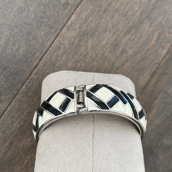 REITMANS Women’s Black White Geometric Hinge Silver Bangle Bracelet Jewellery - Picture 6 of 8
